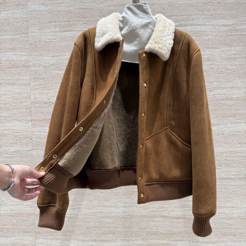 Ce1i*e outwears